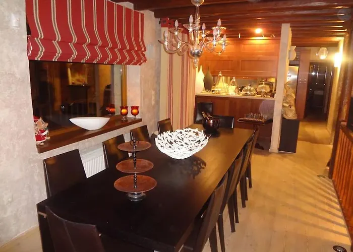 Villa Luxurious In The Surrounding Of A 5 *